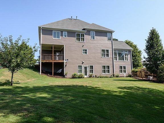 4th image of 1026 Meadow Brook Dr