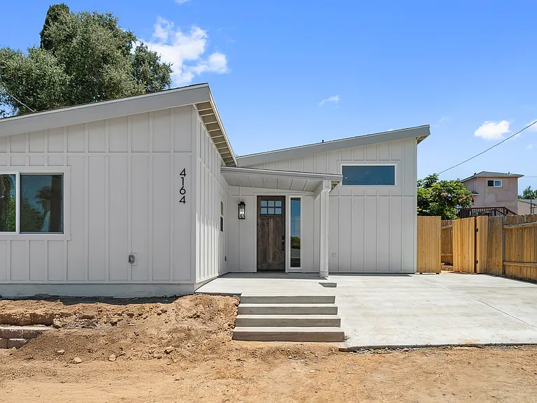 4164 Violet St — Photo 2