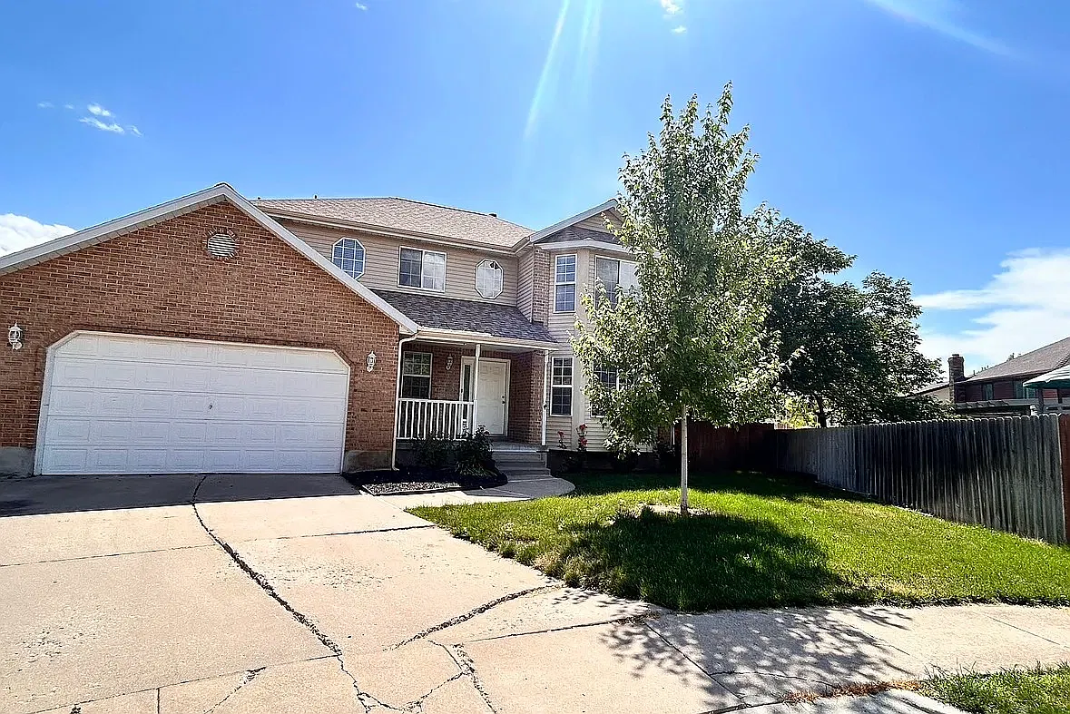5 bed, 3.5 bath, 3000 sqft, $3,300 — Photo 1