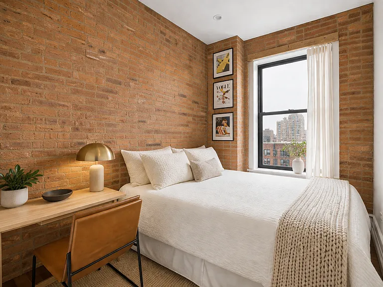 236 E 5th St #5H — Photo 3