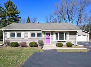 1213 Main STREET, Delafield, WI 53018