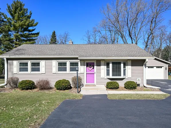 1213 Main STREET, Delafield, WI 53018