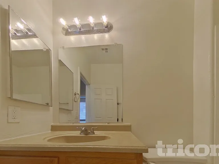 6619 W Golden Ln — Photo 14
