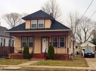 36 Crothers Ave, Cranston, RI 02910