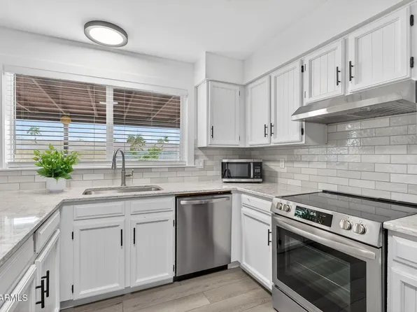 2601 E HOPI Avenue E, Mesa, AZ 85204