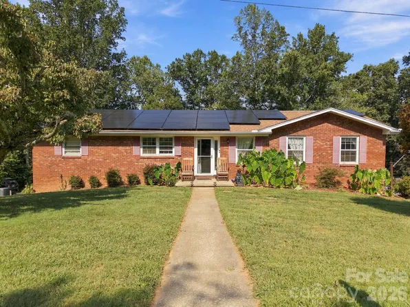 7 Fieldcrest Cir, Asheville, NC 28806