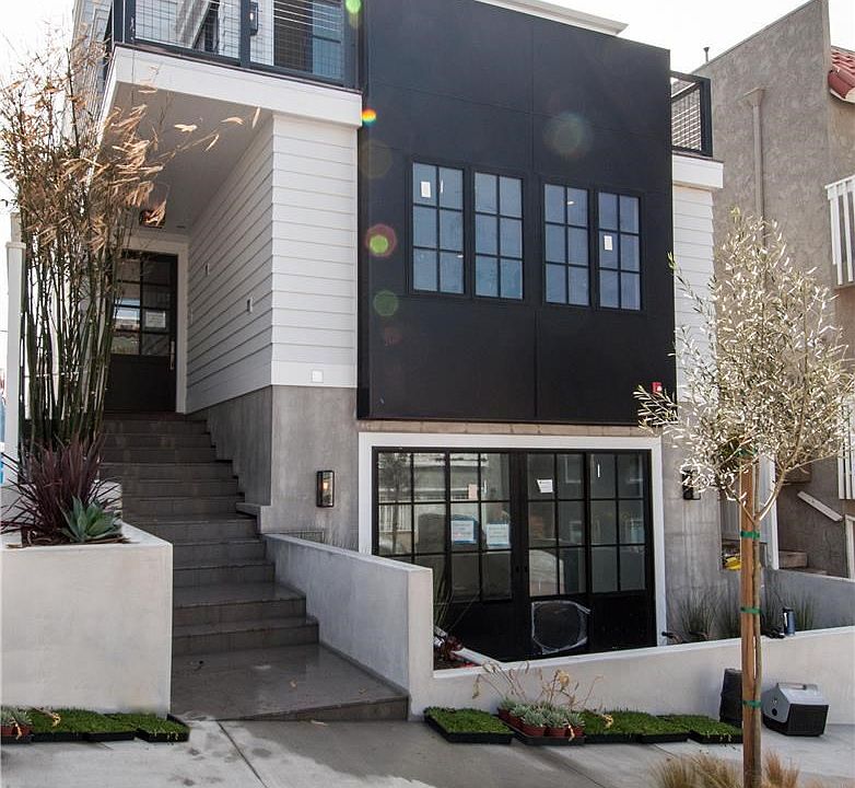 2nd image of 132 33rd St
