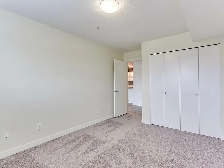20 Kingsland Close SE #1407 — Photo 17