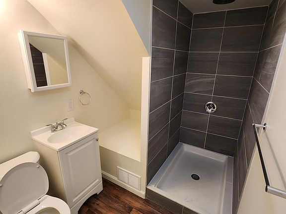 3rd image of 208 Hudson St #1