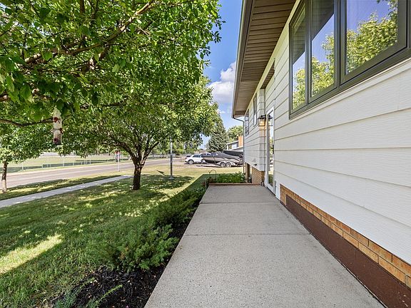 2nd image of 310 16th Ave SE