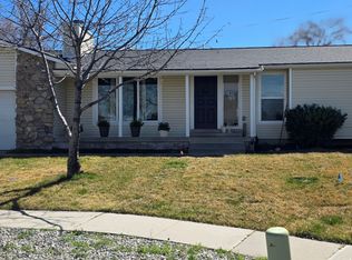 1492 E Sandy Hills Dr, Sandy, UT 84093