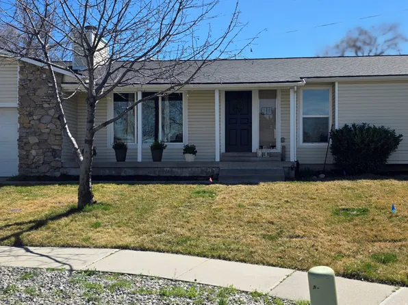 1492 E Sandy Hills Dr, Sandy, UT 84093