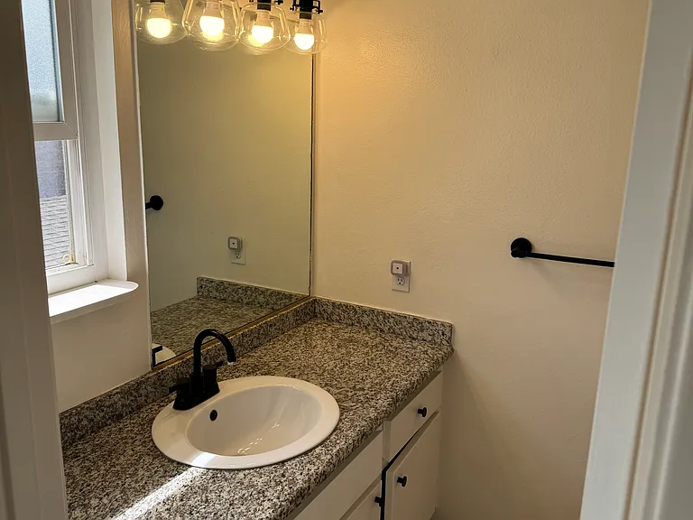 142 Virginia St #E — Photo 8