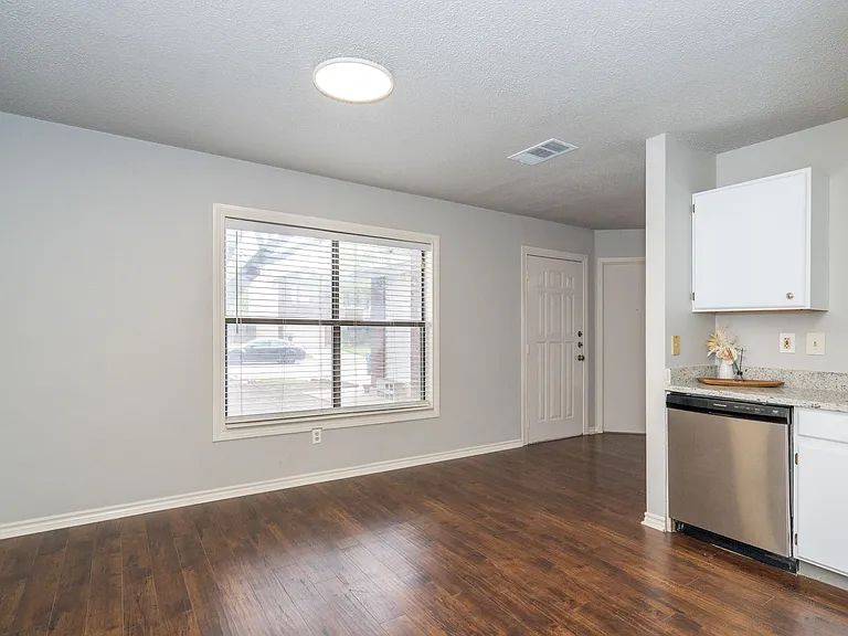 15503 Walnut Creek Dr — Photo 7