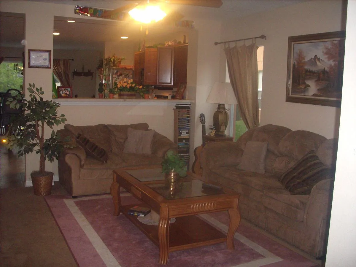 3 bed, 2.5 bath, 1640 sqft, $1,900 — Photo 4