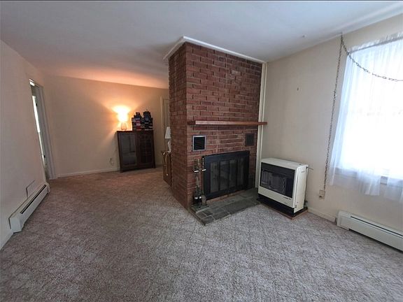 5th image of 105 Babcock Rd