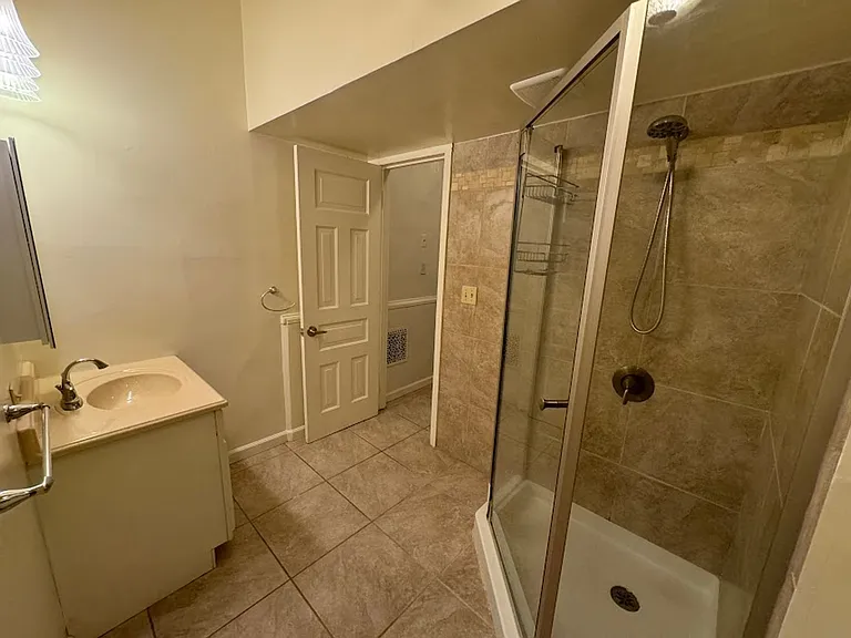 5526 Howe Street — Photo 21