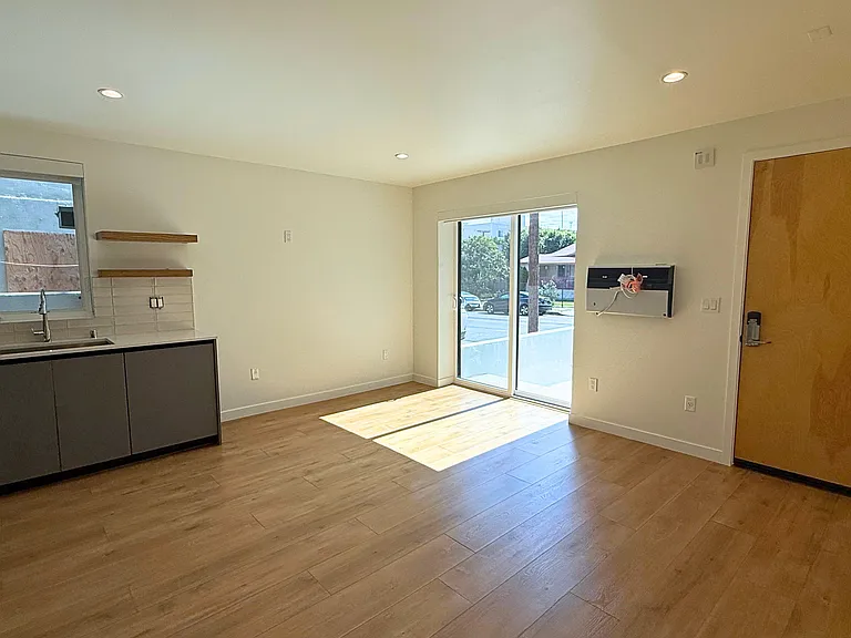 1422 Tamarind Ave — Photo 52