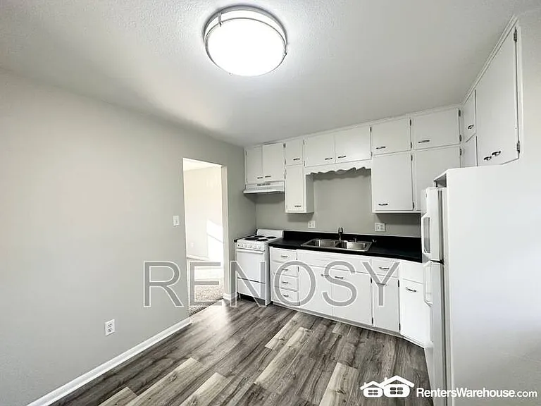 3315 SE 4th St — Photo 3