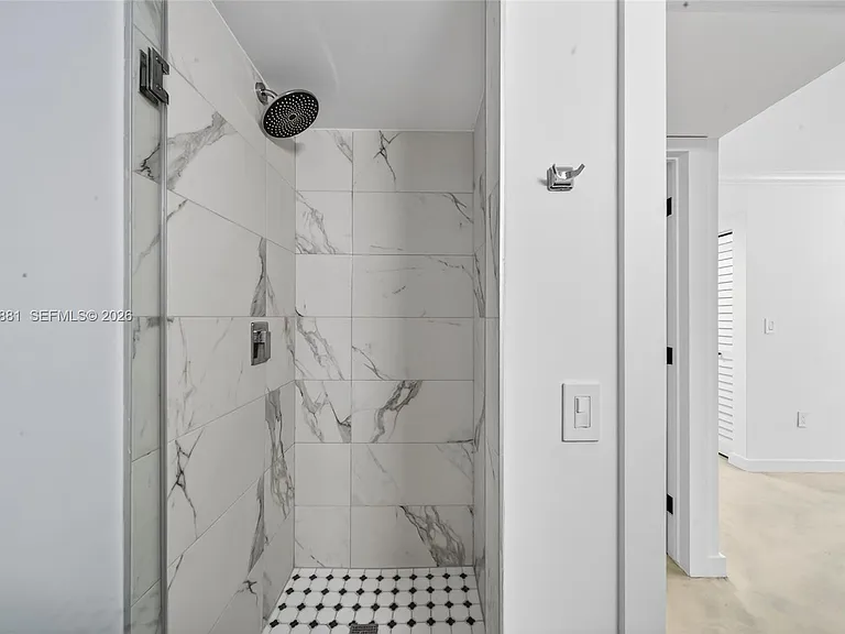 265 SE 10th St #1C — Photo 24