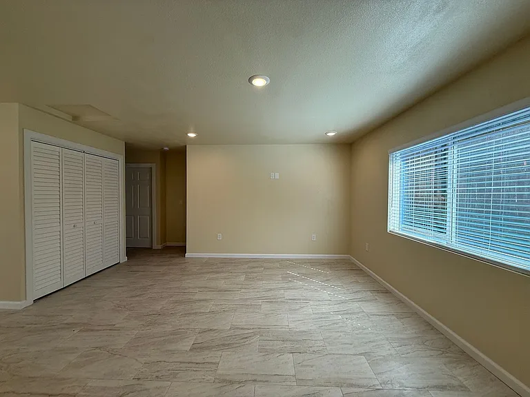 1215 Mira Flores Dr — Photo 4