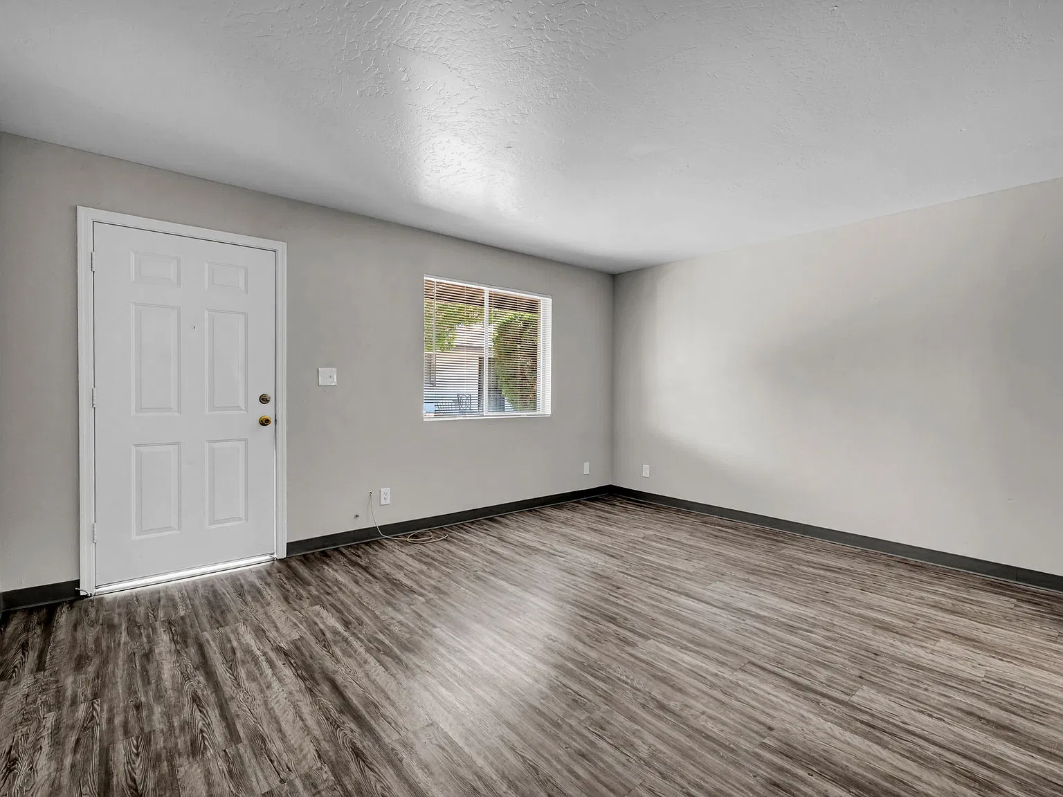 2 bed, 800 sqft, $1,200 — Photo 3