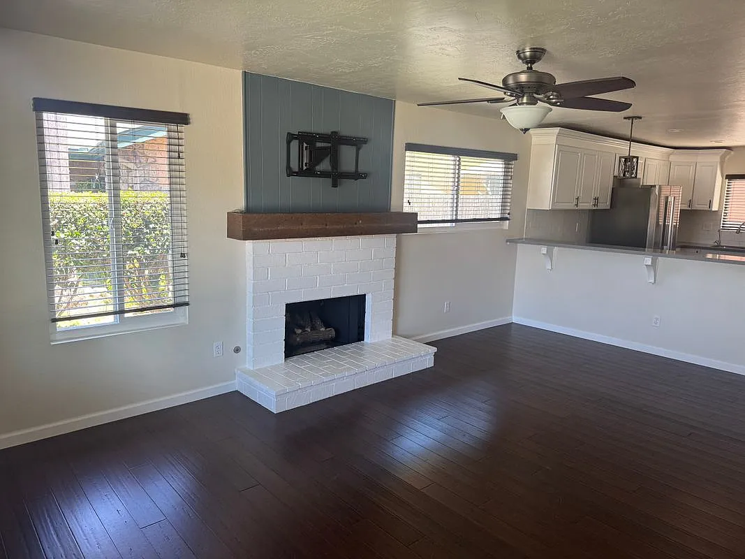 3 bed, 2.0 bath, 1257 sqft, $3,795 — Photo 3