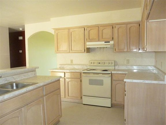 2nd image of 1520 N Iran Ave