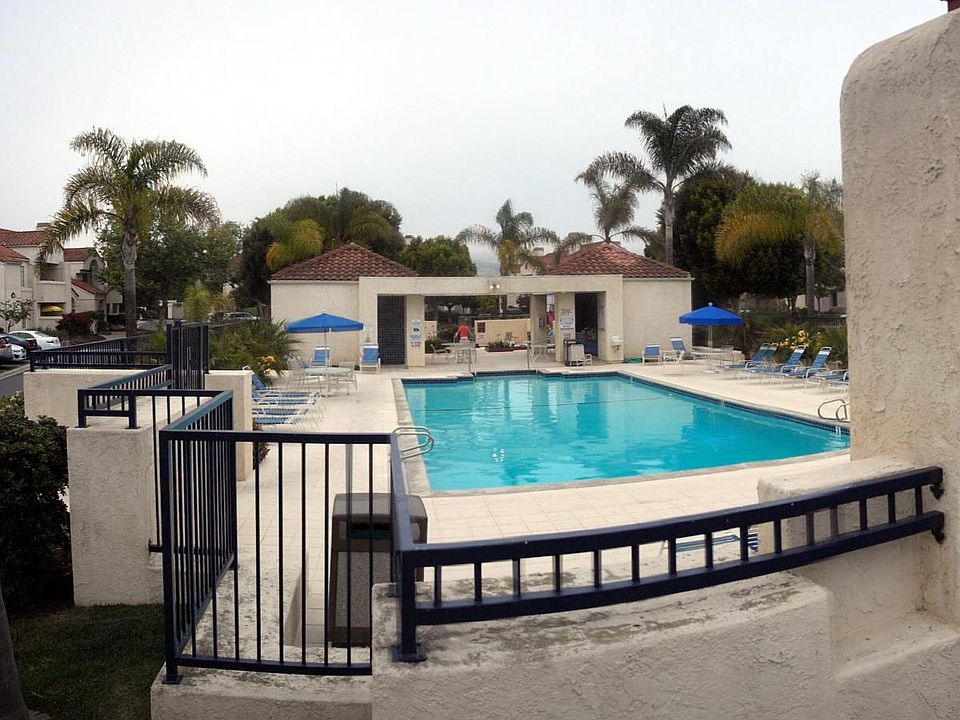 Community pool, BBQ, and Spa