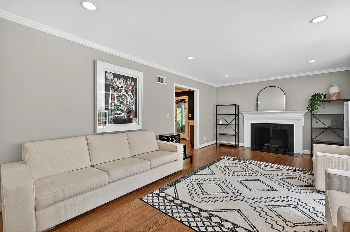Building Photo - 10861 Spring Knoll Dr