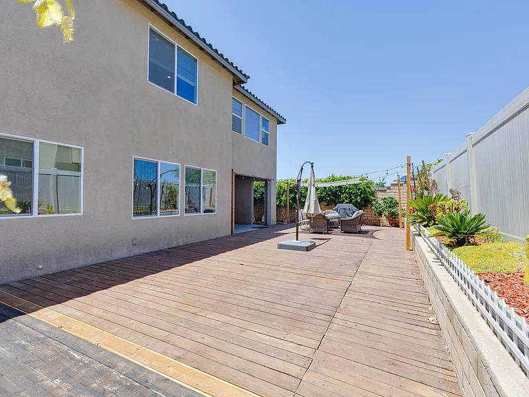 1805 Martinez Dr — Photo 33