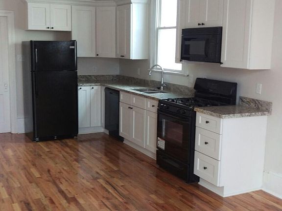 2nd image of 727 Jackson Ave
