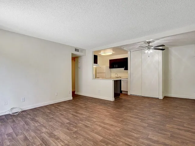 Paradise Square | Apartments For Rent in Las Vegas