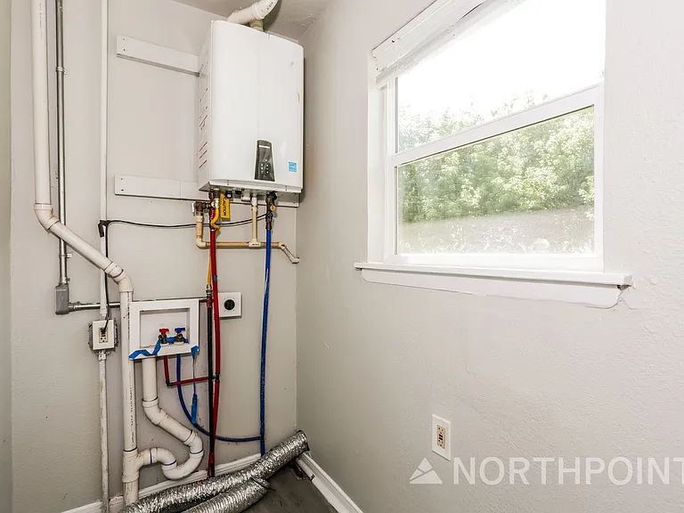 517 Burgett St — Photo 7