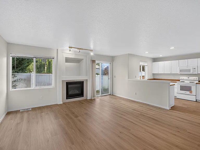5146 NE Schoeler Cir — Photo 2