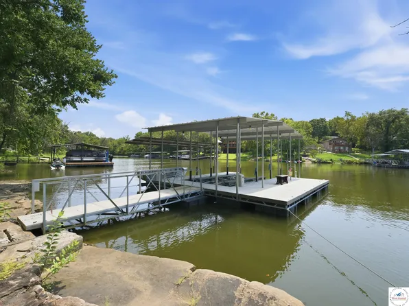 26593 Santa Barbara Dr, Edwards, MO 65326