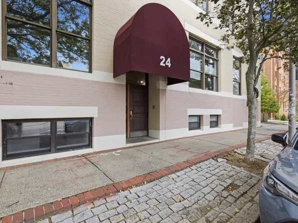 24 Norman St APT 1, Salem, MA 01970
