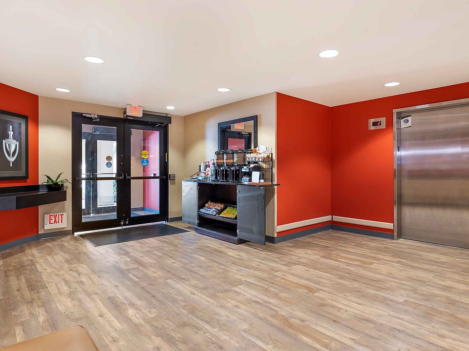 Lobby and Guest Check-in