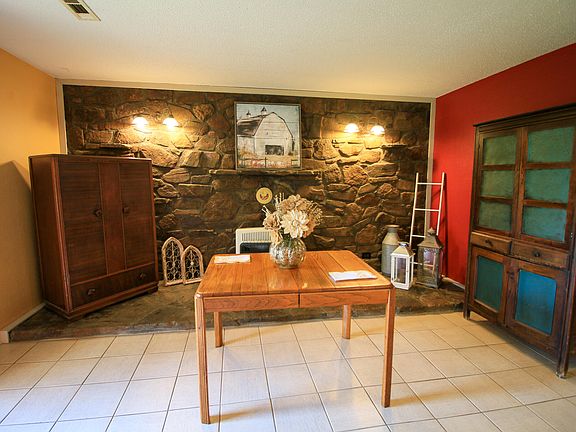 5th image of 145 Sheley Ln