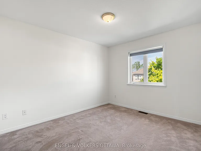 729 Nakina Way — Photo 36