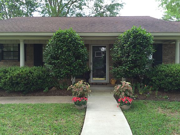 3rd image of 3932 Buckingham Dr