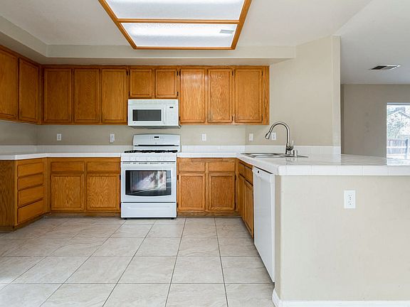 4th image of 250 Riverview Dr