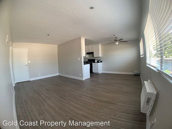 3rd image of 14941 Roscoe Blvd