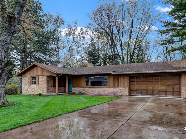 205 N Dale Ave, McHenry, IL 60050