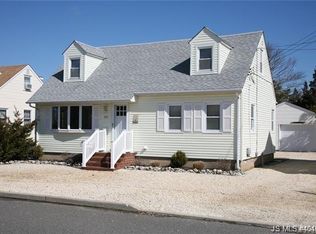 257 N 13th St, Beach Haven, NJ 08008
