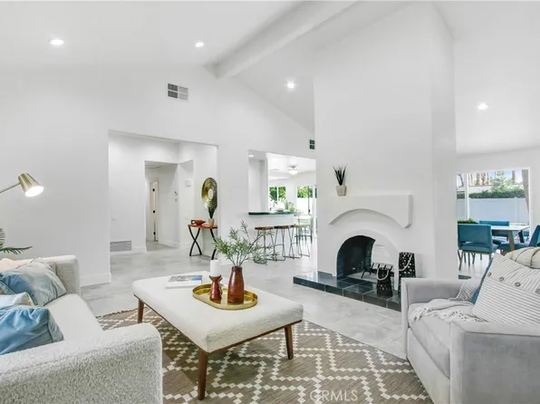 2392 E El Chorro Way, Palm Springs, CA 92264
