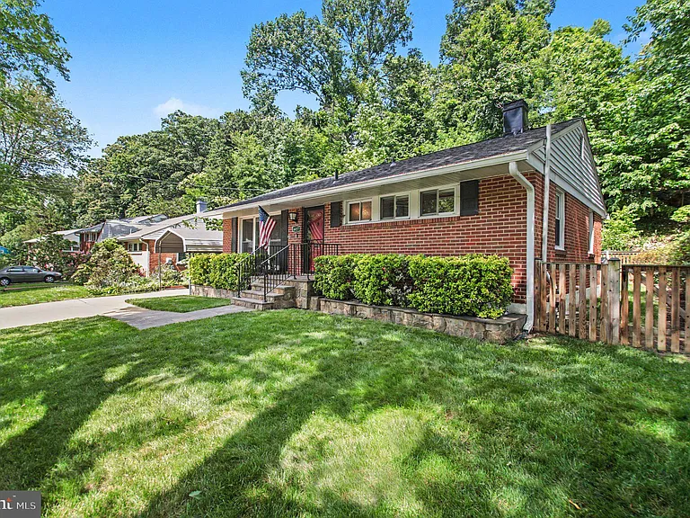6417 Berkshire Dr — Photo 24