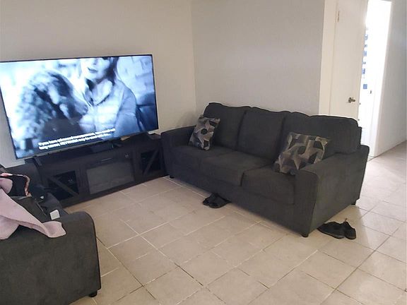 4th image of 1021 NE 24th Avenue #4