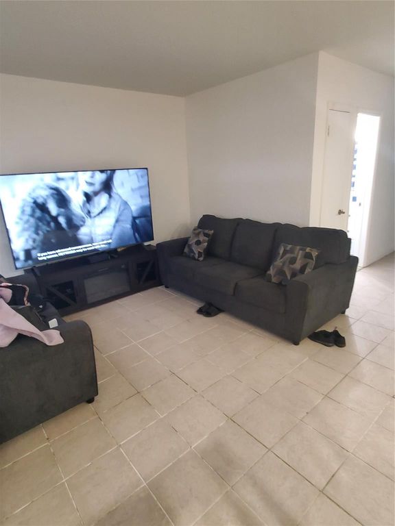 1021 NE 24th Avenue #4, photo 4