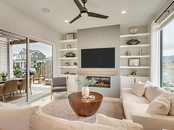 The Adventurer Living Room Daybreak Contempo Collection Cascade Village